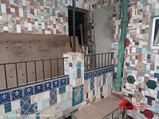 CASA EN EL CARMEN JUNTO A OLLERÍAS PARA REFORMAR - CORDOBA