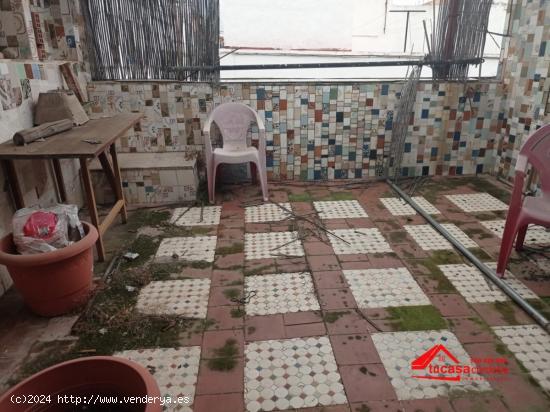 CASA EN EL CARMEN JUNTO A OLLERÍAS PARA REFORMAR - CORDOBA