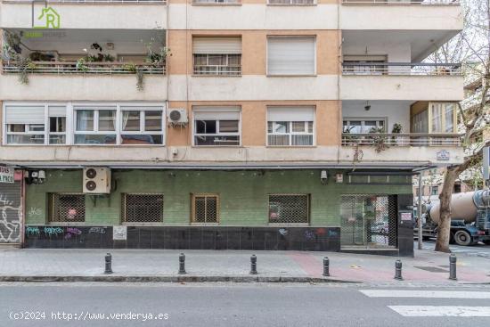 VENTA DE LOCAL COMERCIAL  EN AVENIDA  DOCTOR OLORIZ (GRANADA) - GRANADA