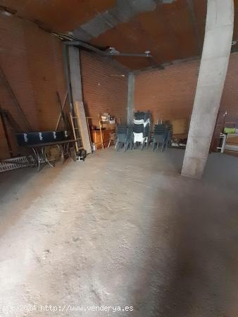 Se vende local comercial en Avd de la Constitución de Aldea Moret - CACERES