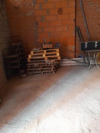 Se vende local comercial en Avd de la Constitución de Aldea Moret - CACERES