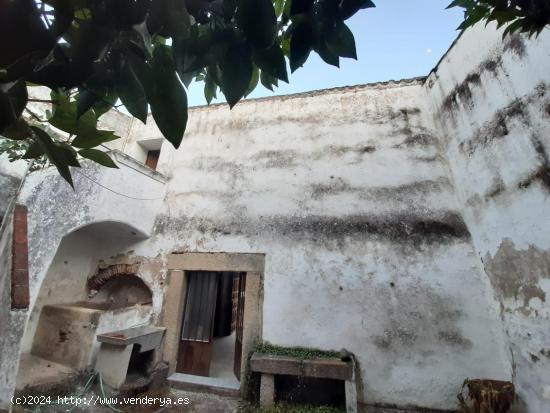 Casa con Patio en Malpartida de Cáceres - CACERES