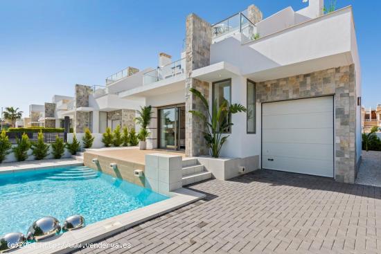 Descubra el Encanto de Villa Agata: Elegancia y Confort a Pasos del Mar - MURCIA