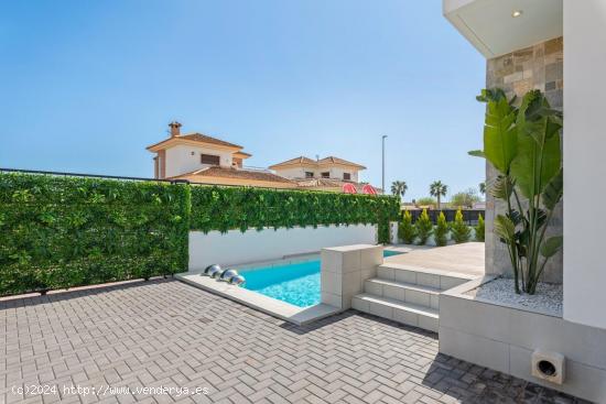 Descubra el Encanto de Villa Agata: Elegancia y Confort a Pasos del Mar - MURCIA