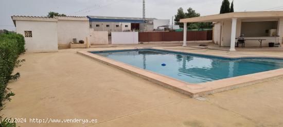 Edificio con piscina - MURCIA