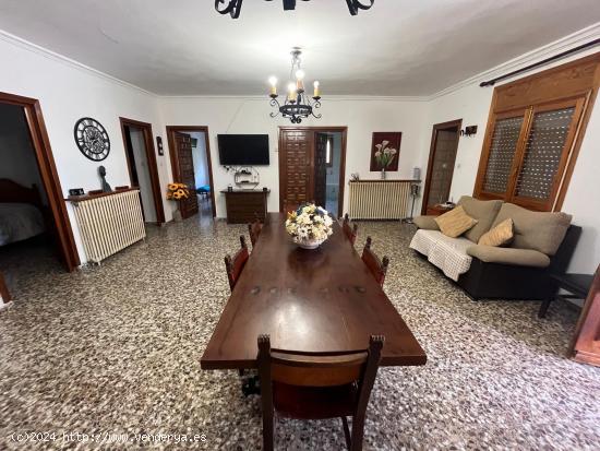 CHALET ZONA ESPETONES, CON PISCINA . PARA ENTRAR A VIVIR - ALBACETE