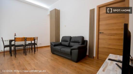 Se alquila piso de 3 habitaciones en Chamberí - MADRID