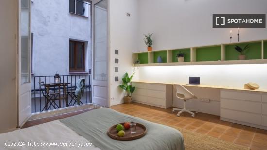 Se alquilan habitaciones en piso de 10 habitaciones en Plaça De La Puntual - BARCELONA