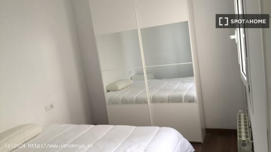 Habitación en piso compartido en barcelona. - BARCELONA