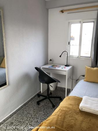 Habitación en piso compartido en Burjassot - VALENCIA