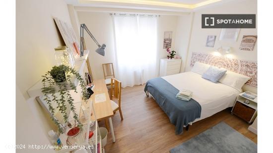 Se alquila habitación en piso de 3 dormitorios en Bilbao - VIZCAYA