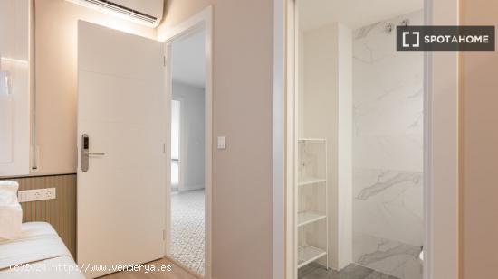 Habitación en piso compartido en barcelona. - BARCELONA