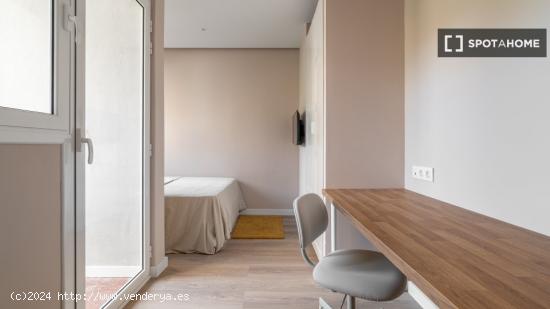 Habitación en piso compartido en barcelona. - BARCELONA