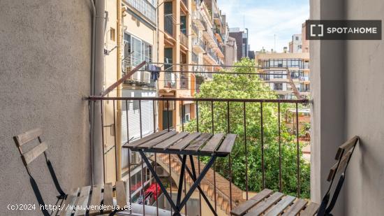 Habitación en piso compartido en barcelona. - BARCELONA