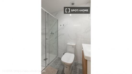 Habitación en piso compartido en barcelona. - BARCELONA