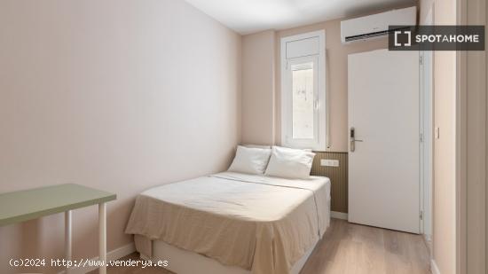 Habitación en piso compartido en barcelona. - BARCELONA