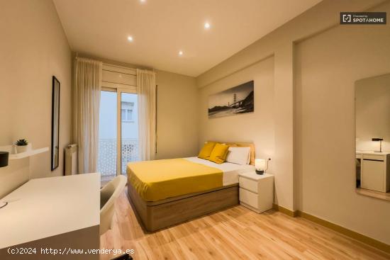 Se alquila habitación en piso compartido en Barcelona - BARCELONA