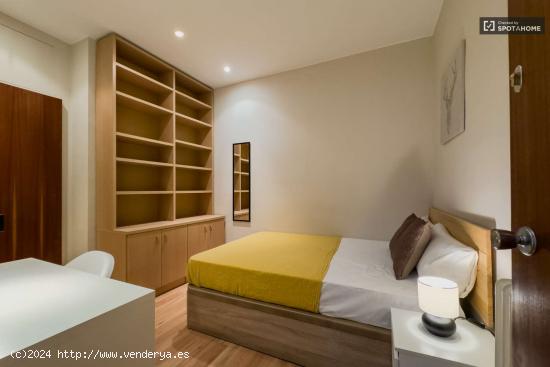 Se alquila habitación en piso compartido en Barcelona - BARCELONA