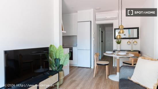 Apartamento entero de 3 habitaciones en Barcelona. - BARCELONA