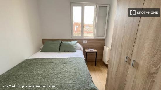 Se alquila habitación en un Coliving en Vallecas - MADRID