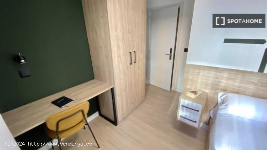 Se alquila habitación en un Coliving en Carabanchel - MADRID