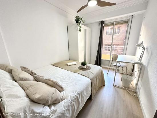 Elegante habitación en piso compartido en Benimaclet, València - VALENCIA