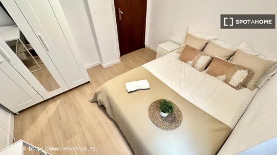 Elegante habitación en piso compartido en Benimaclet, València - VALENCIA