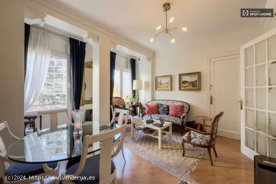  Se alquila habitación en piso de 3 dormitorios en Eixample - BARCELONA 