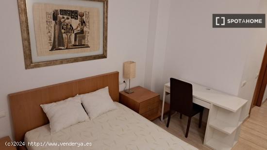 Habitación en piso compartido en Sant Boi de Llobregat - BARCELONA