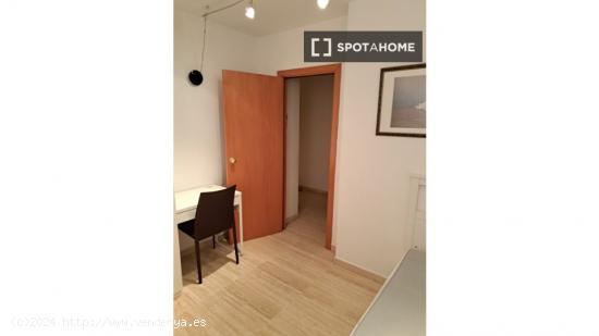 Habitación en piso compartido en Sant Boi de Llobregat - BARCELONA