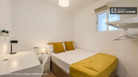 Acogedora habitación en apartamento de 5 dormitorios, Hospitalet de Llobregat - BARCELONA