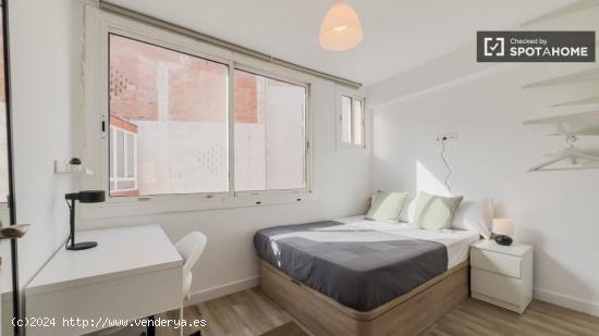 Acogedora habitación en apartamento de 5 dormitorios, Hospitalet de Llobregat - BARCELONA