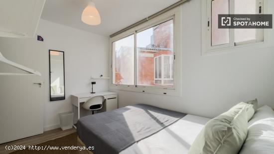 Acogedora habitación en apartamento de 5 dormitorios, Hospitalet de Llobregat - BARCELONA