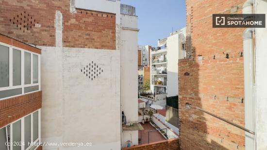 Habitación soleada en apartamento de 5 dormitorios, Hospitalet de Llobregat - BARCELONA