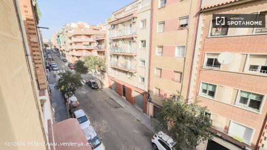 Habitación doble en apartamento de 5 dormitorios, Hospitalet de Llobregat - BARCELONA