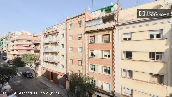 Habitación doble en apartamento de 5 dormitorios, Hospitalet de Llobregat - BARCELONA