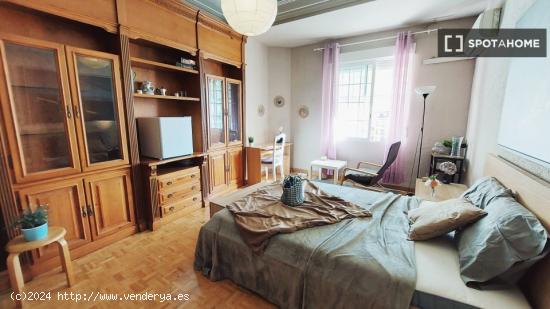 Habitación en apartamento compartido de 5 dormitorios situado cerca de Moncloa, Madrid - MADRID