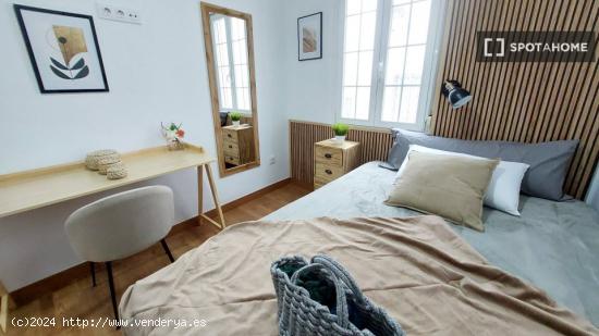 Alquiler de habitaciones en apartamento de 5 dormitorios en Delicias, Madrid - MADRID