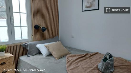 Alquiler de habitaciones en apartamento de 5 dormitorios en Delicias, Madrid - MADRID