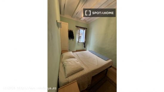 Habitación en piso compartido en barcelona. - BARCELONA