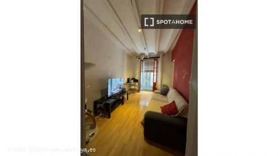 Habitación en piso compartido en barcelona. - BARCELONA