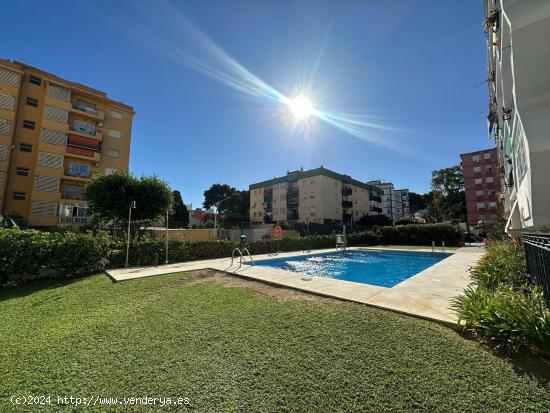  TORREMOLINOS, DUPLEX EN PLANTA BAJA - 2 dormitorios, 2 terrazas - PISCINA - PARKING - MALAGA 