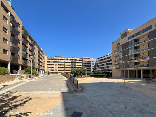 PISO DE CUATRO DORMITORIOS CON GARAJE Y TRASTERO EN EL CENTRO DE MIRALBUENO - ZARAGOZA