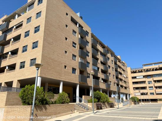 PISO DE CUATRO DORMITORIOS CON GARAJE Y TRASTERO EN EL CENTRO DE MIRALBUENO - ZARAGOZA