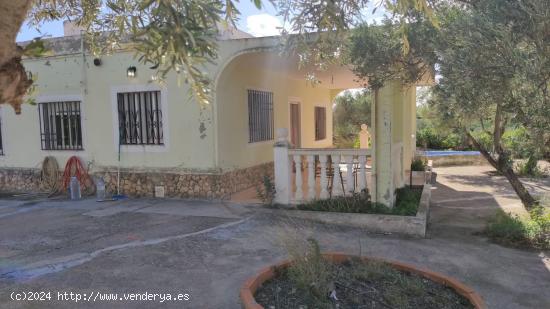 Chalet con terreno en Villamarxante - VALENCIA