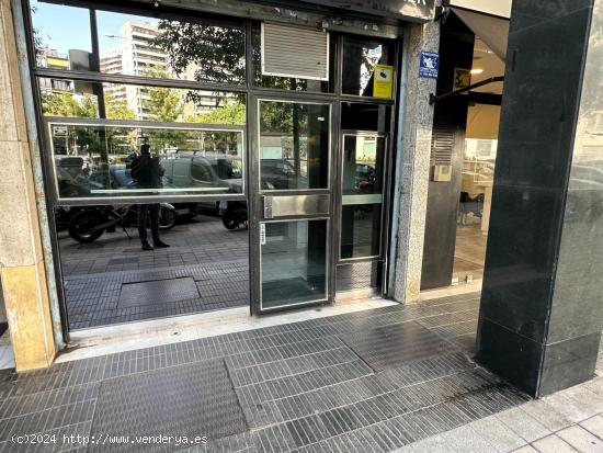 Magnífico local al lado de la Illa Diagonal - Av. Sarrià - BARCELONA