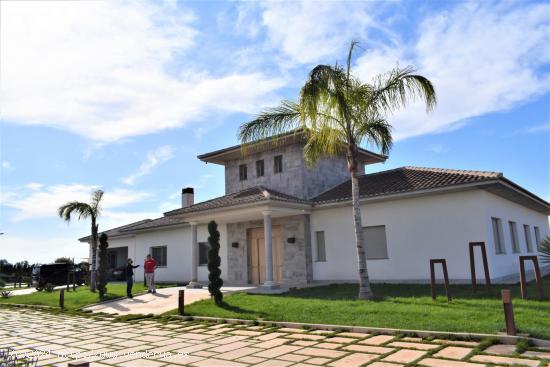 Villa de Lujo situada entre Puerto Lumbreras y El Esparragal - MURCIA