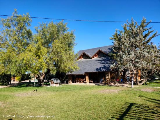 Casa con encanto, terreno y piscina en la zona El Campillo, en Lorca - MURCIA