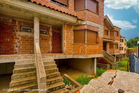  Adosados en construcción en C/ Mariola Ur Serelles, Partida Cotes Altes , Alcoy - ALICANTE 