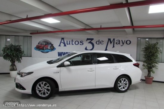 Toyota Auris hibrido Active Touring Sports de 2019 con 45.700 Km por 16.990 EUR. en Tenerife